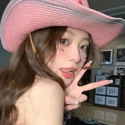 某天后之女被曝校园霸凌，凌晨发布会现场画面流出
